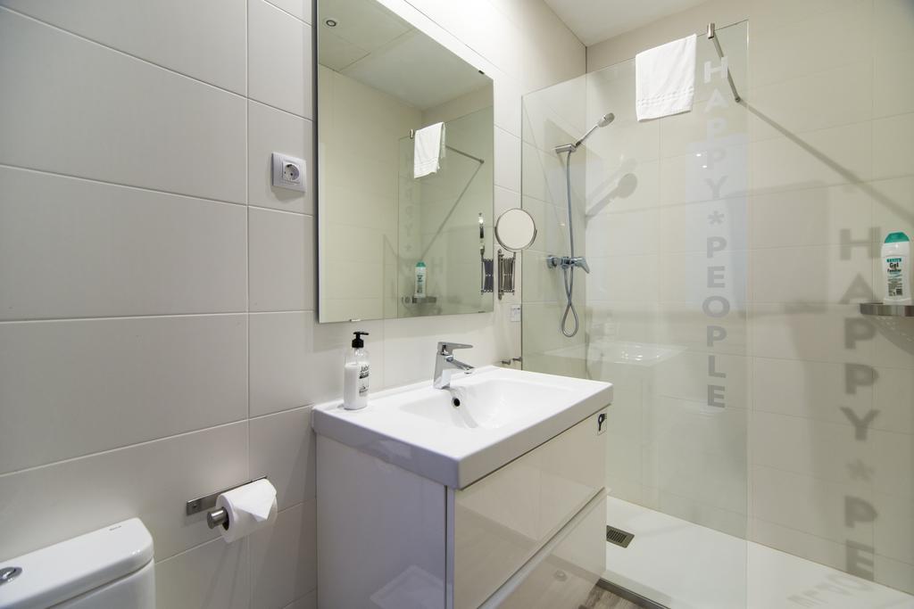 Happy People Sagrada Familia Apartments บาร์เซโลนา ภายนอก รูปภาพ