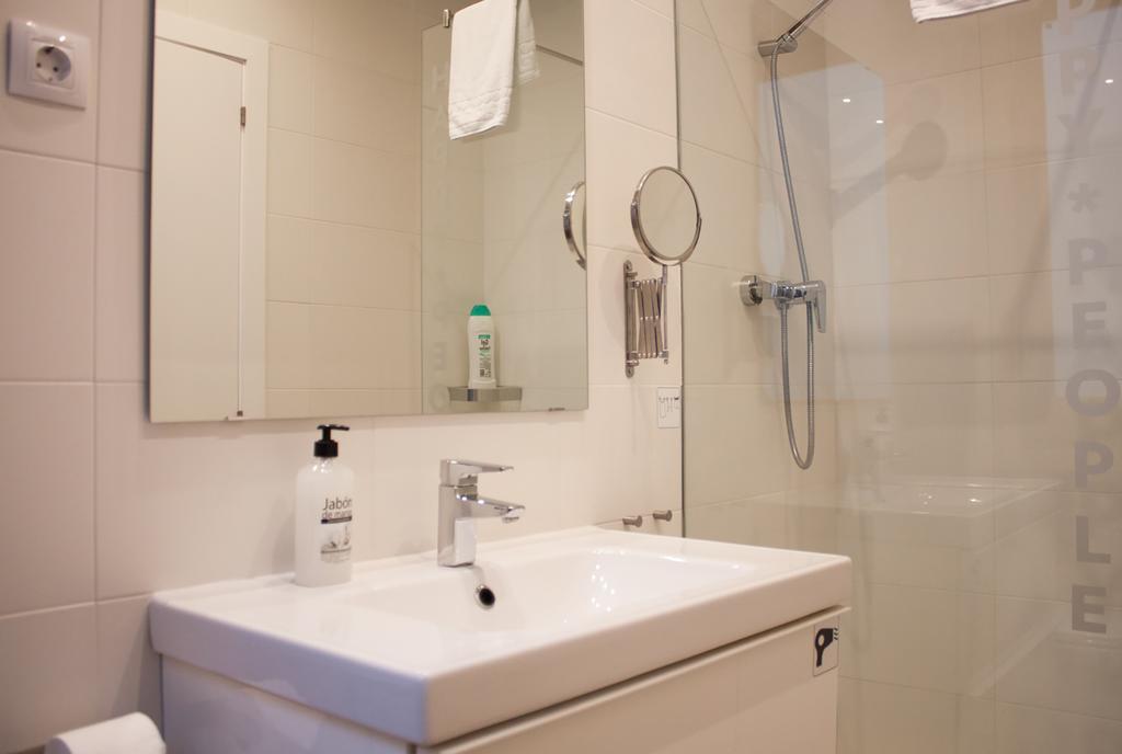Happy People Sagrada Familia Apartments บาร์เซโลนา ภายนอก รูปภาพ